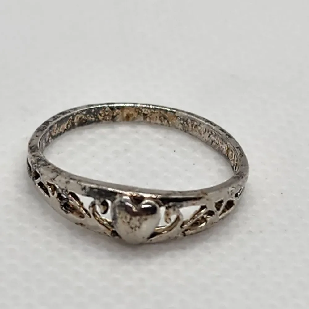 Sterling Silver Heart & Cutout Design Ring (5.5)